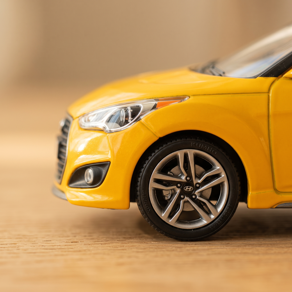 Veloster Turbo 1/64 jaune - détail jante et phare