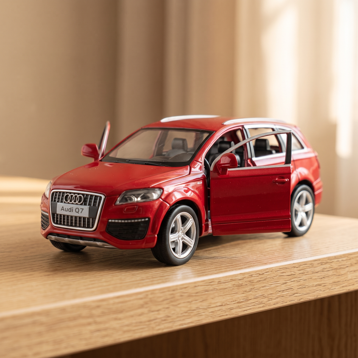 Audi Q7 V12 1:36 rouge - portes ouvrantes