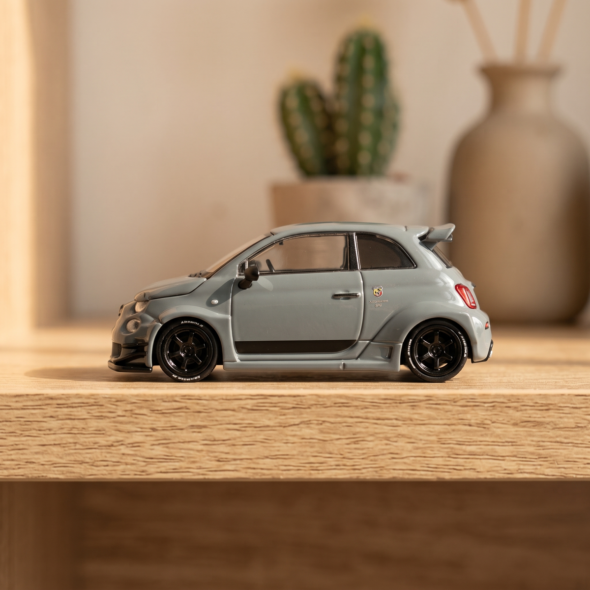 MiniGT 995 1:64 - profil